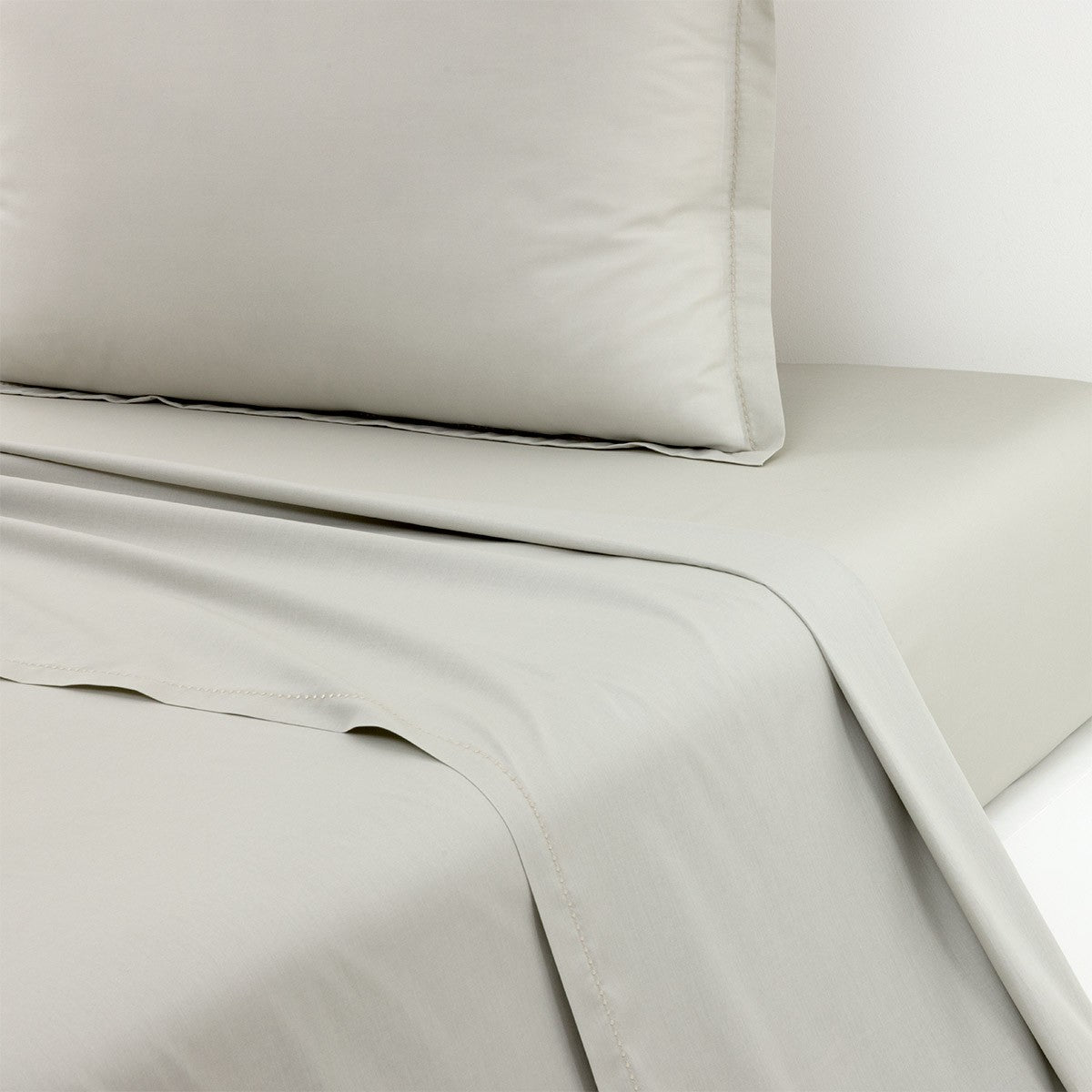 An image of Yves Delorme Batiste Flat Sheet