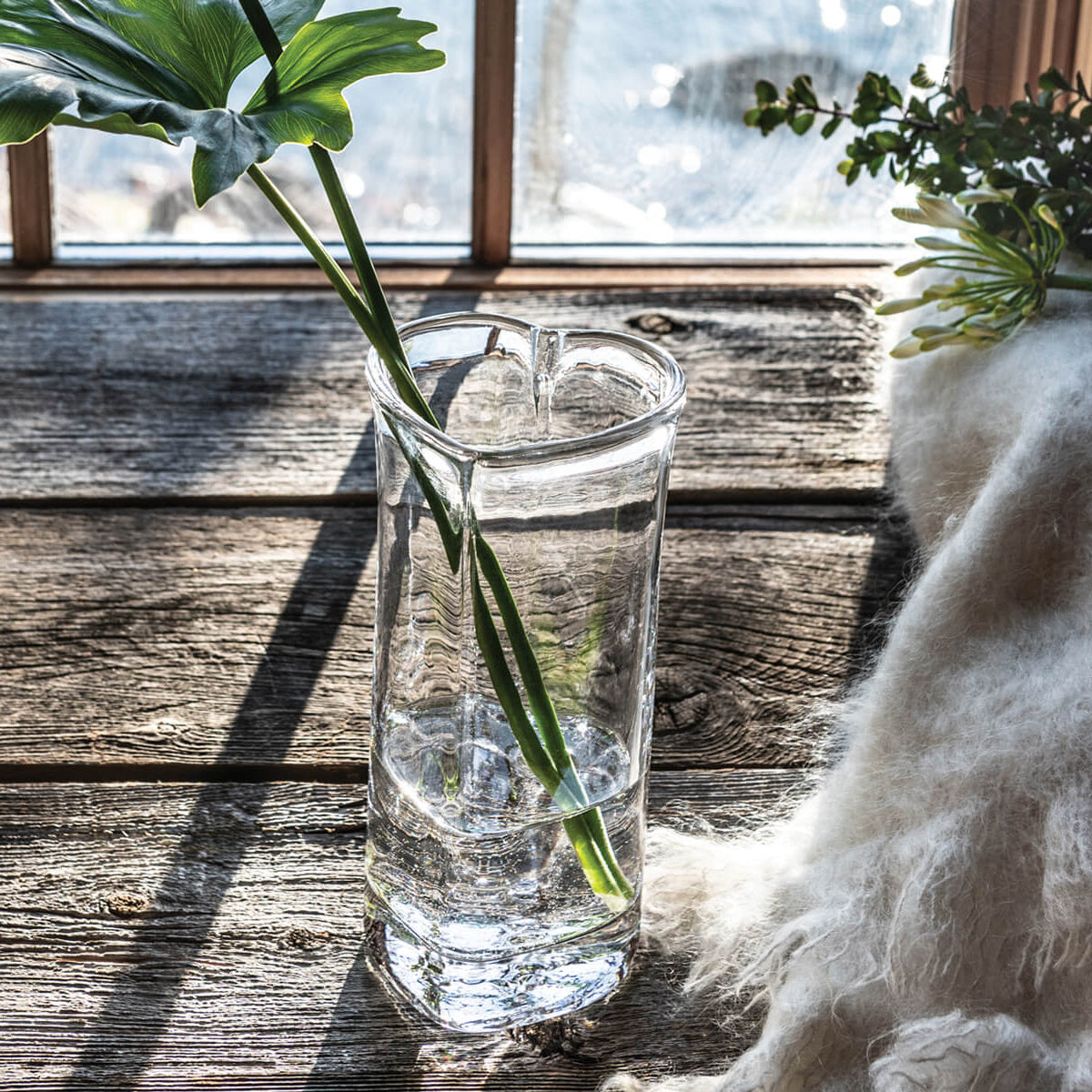 An image of Simon Pearce Highgate Heart Vase - M