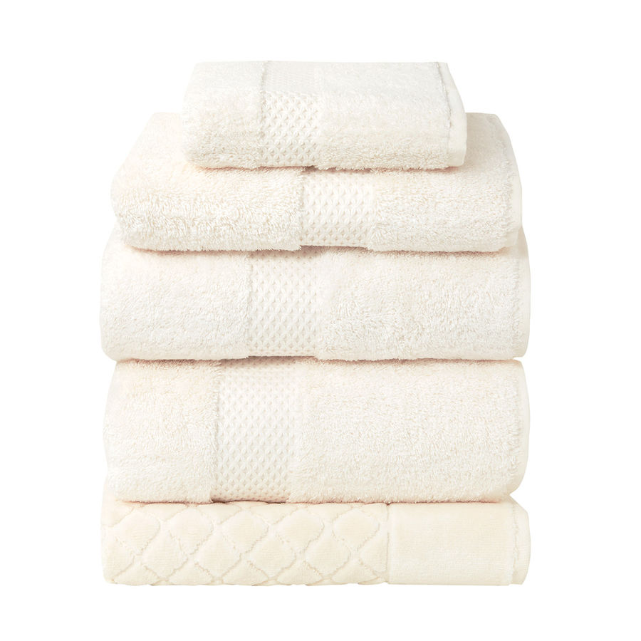 An image of Yves Delorme Etoile Hand Towel