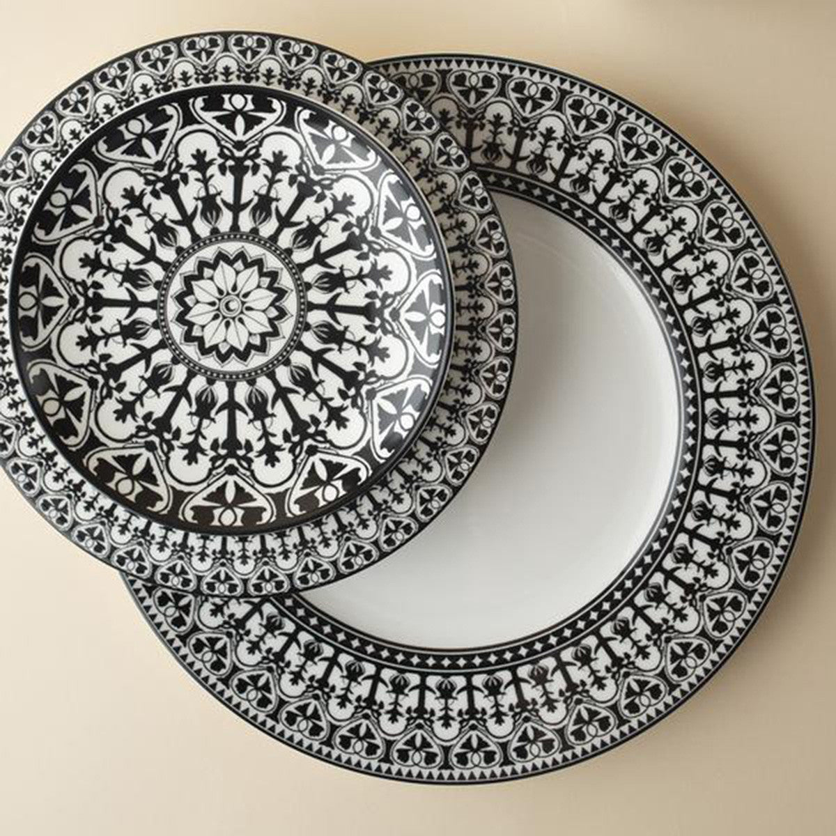 An image of Caskata Casablanca Rimmed Dinner Plate