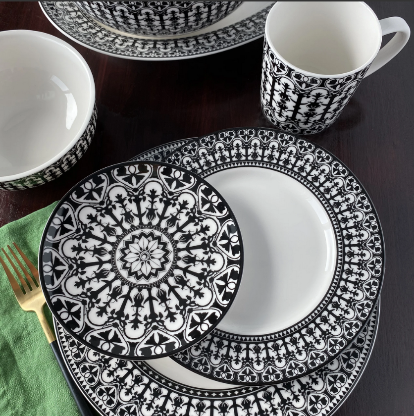 An image of Caskata Casablanca Rimmed Dinner Plate