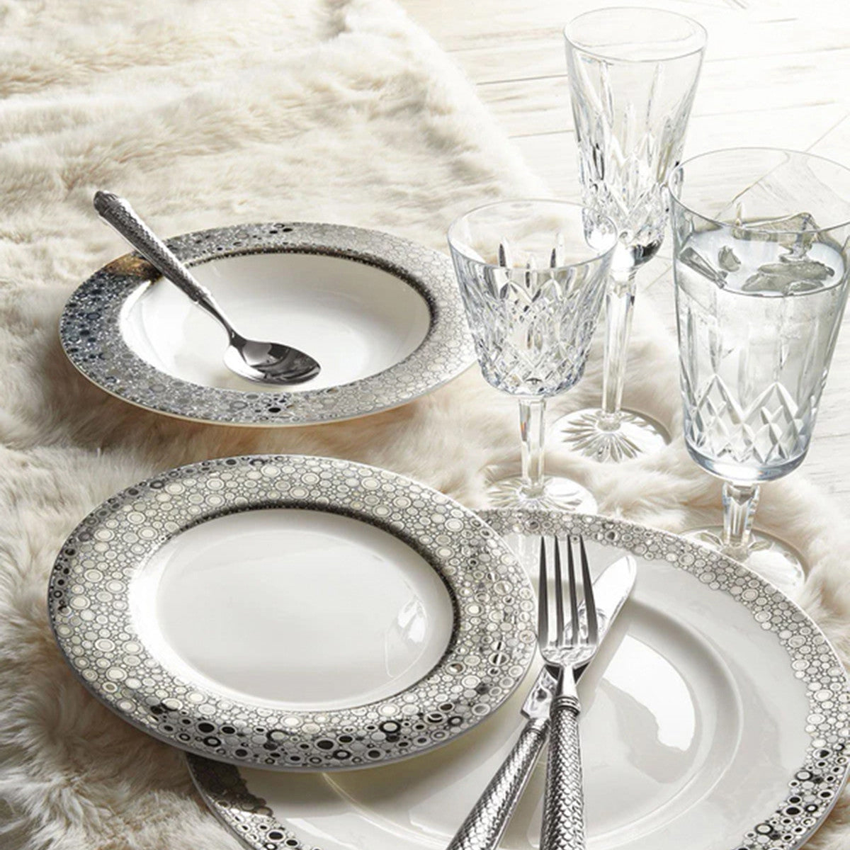 An image of Caskata Ellington Shine 5-Piece Place Setting
