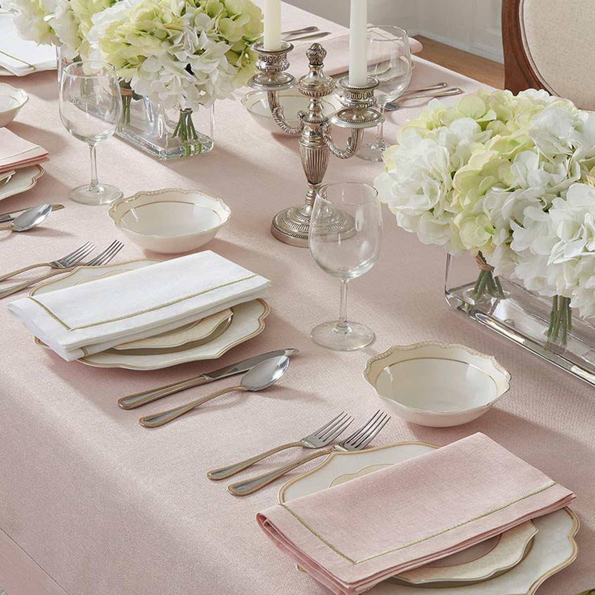 An image of Sferra Seaton Dinner Napkin - Set of 4