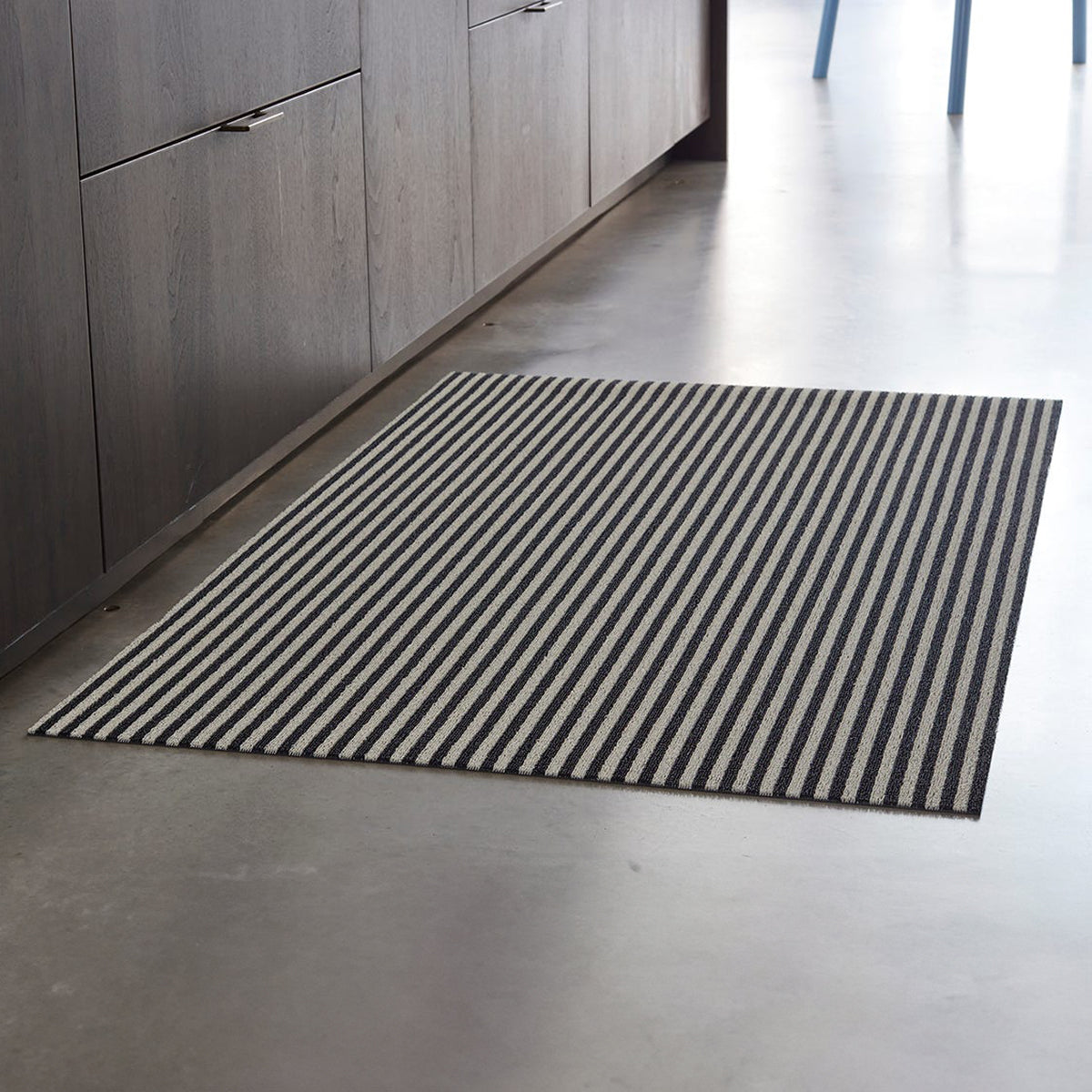 An image of Chilewich Breton Stripe Tuxedo Indoor/Outdoor Shag Floor Mat Utility Mat - 24x36"