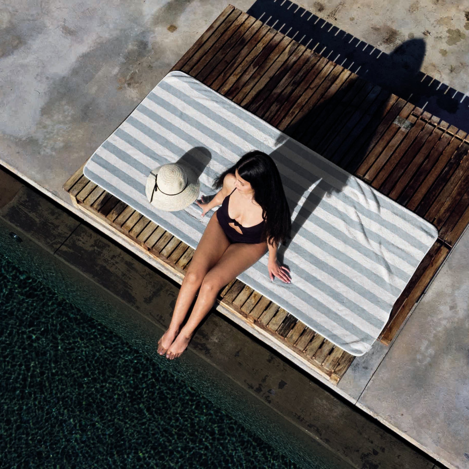 An image of Graccioza Aveiro Striped Deck Towel