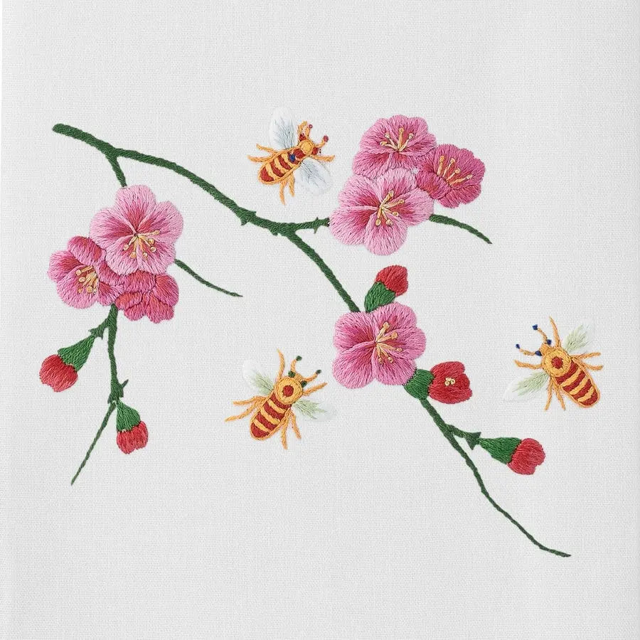 Henry Handwork Bees and Flowers Hand Towel