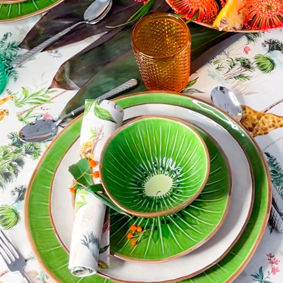 An image of Bordallo Pinheiro Tropical Fruits Kiwi Charger