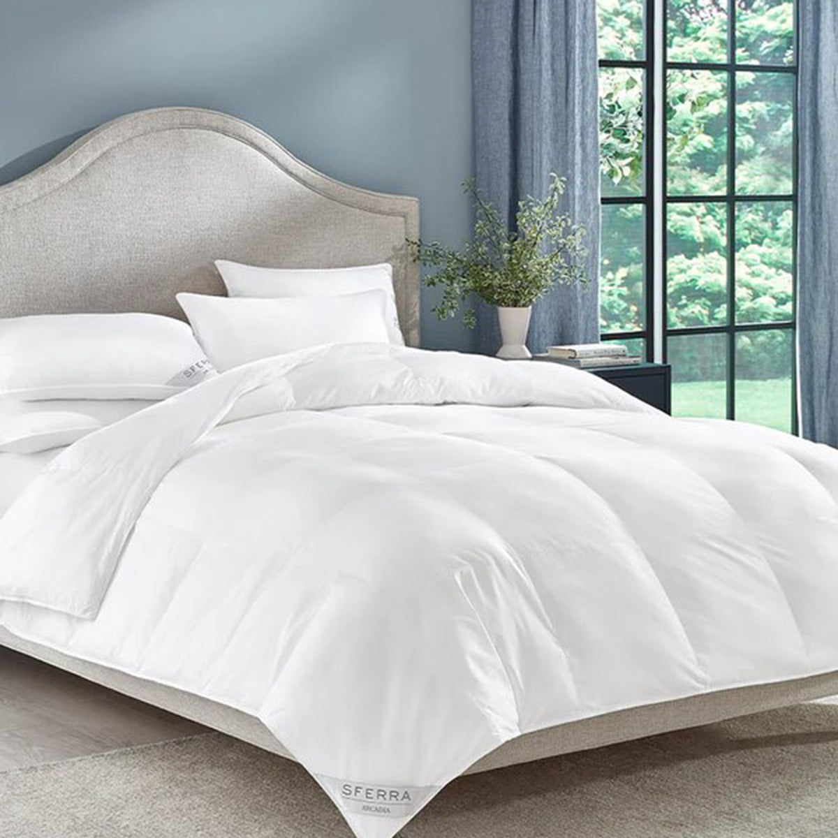 An image of Sferra Arcadia Duvet Blanket