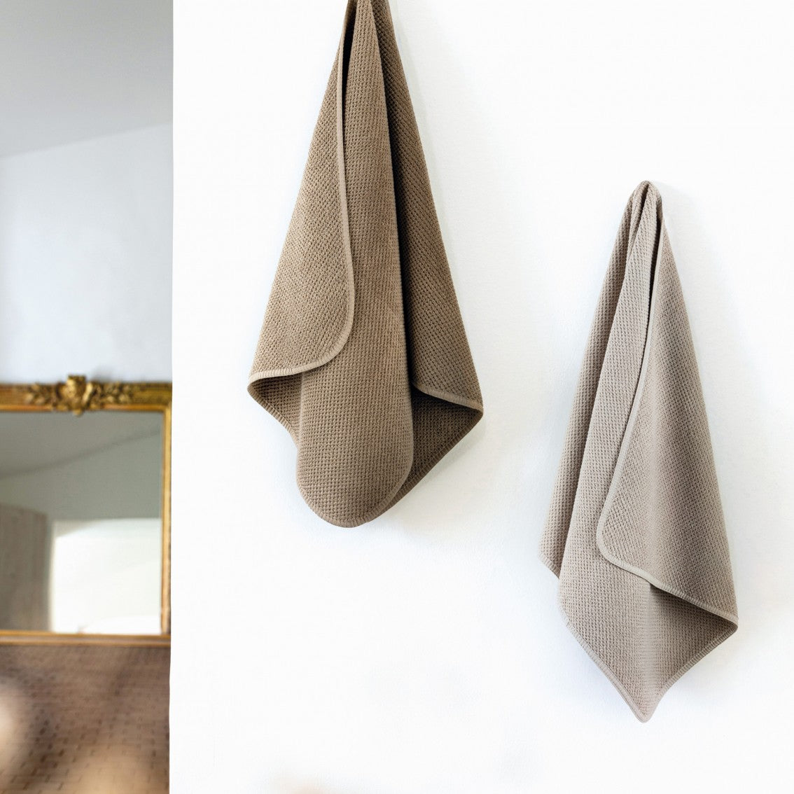 Graccioza Bee Waffle Hand Towel