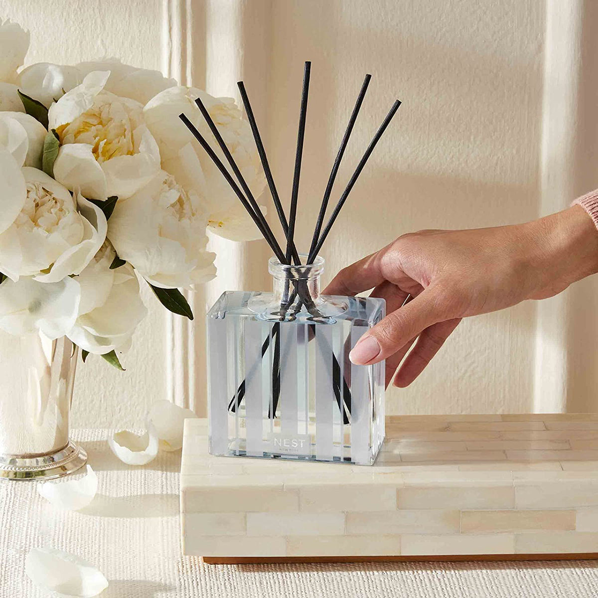 An image of Nest Fragrances Driftwood & Chamomile Reed Diffuser 5.9 fl oz
