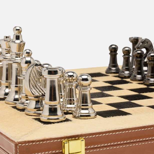 An image of Pigeon and Poodle Grantham Chess Game Set