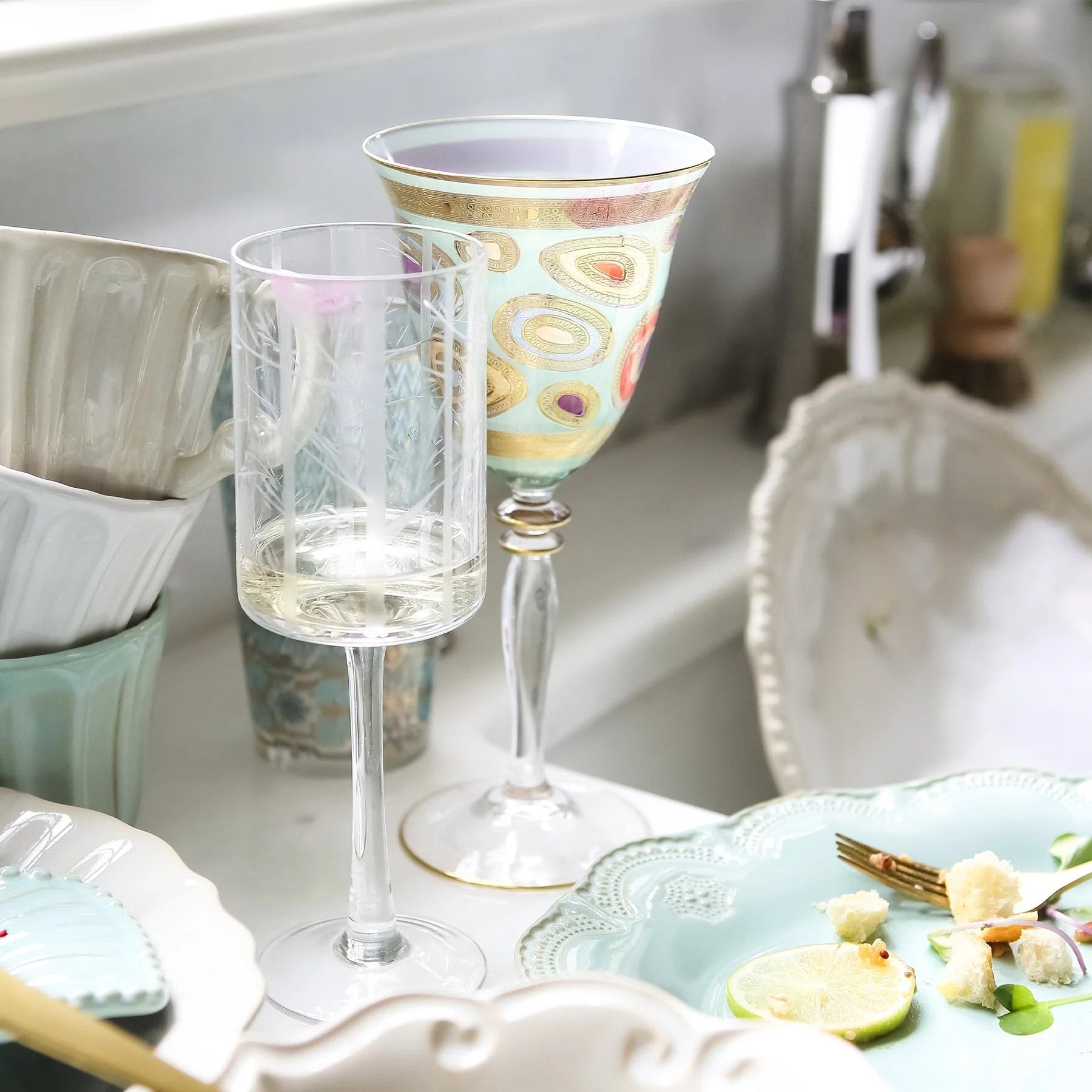 An image of Vietri Regalia Wine Glass