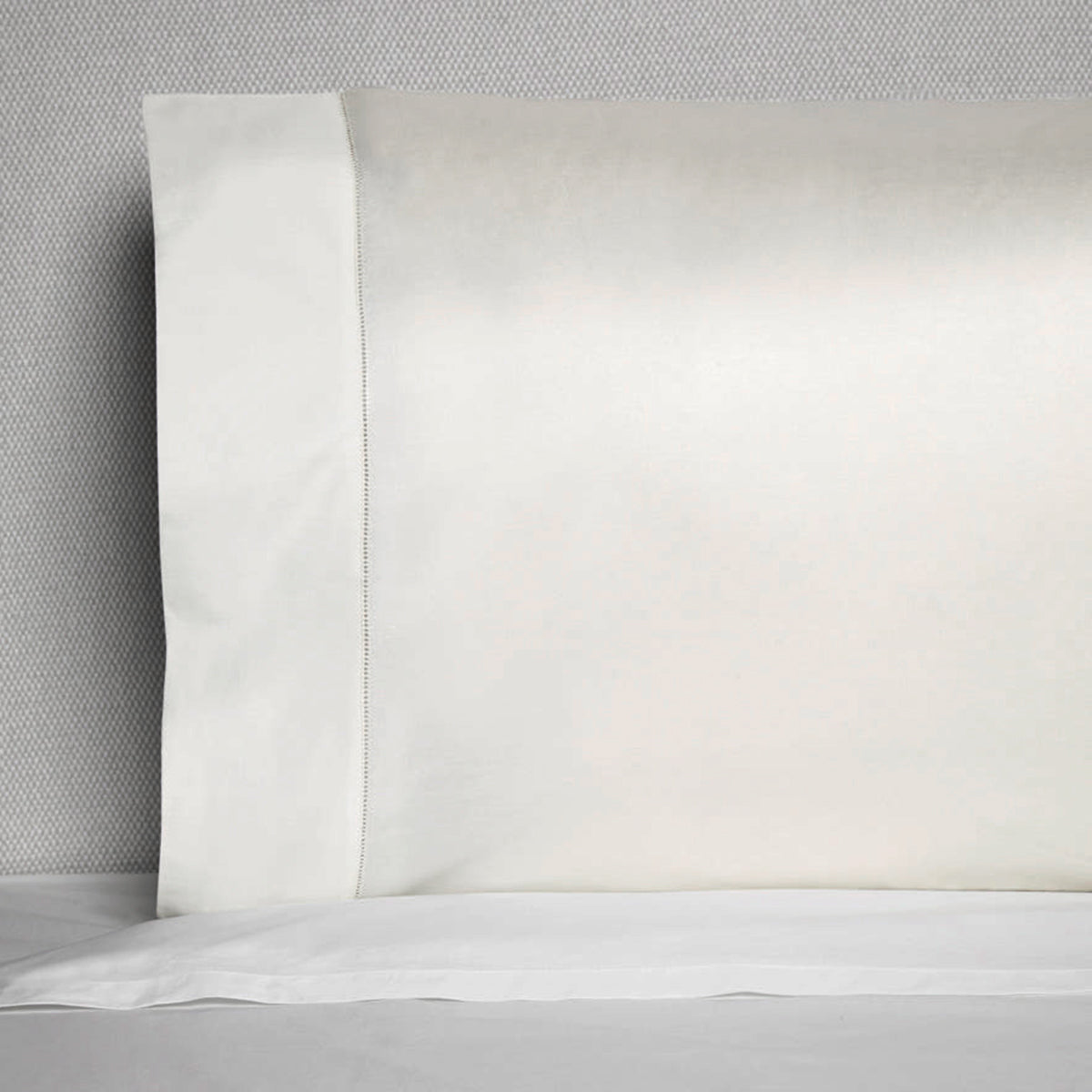 Sferra Giza 45 Seta Pillowcase Candlelight