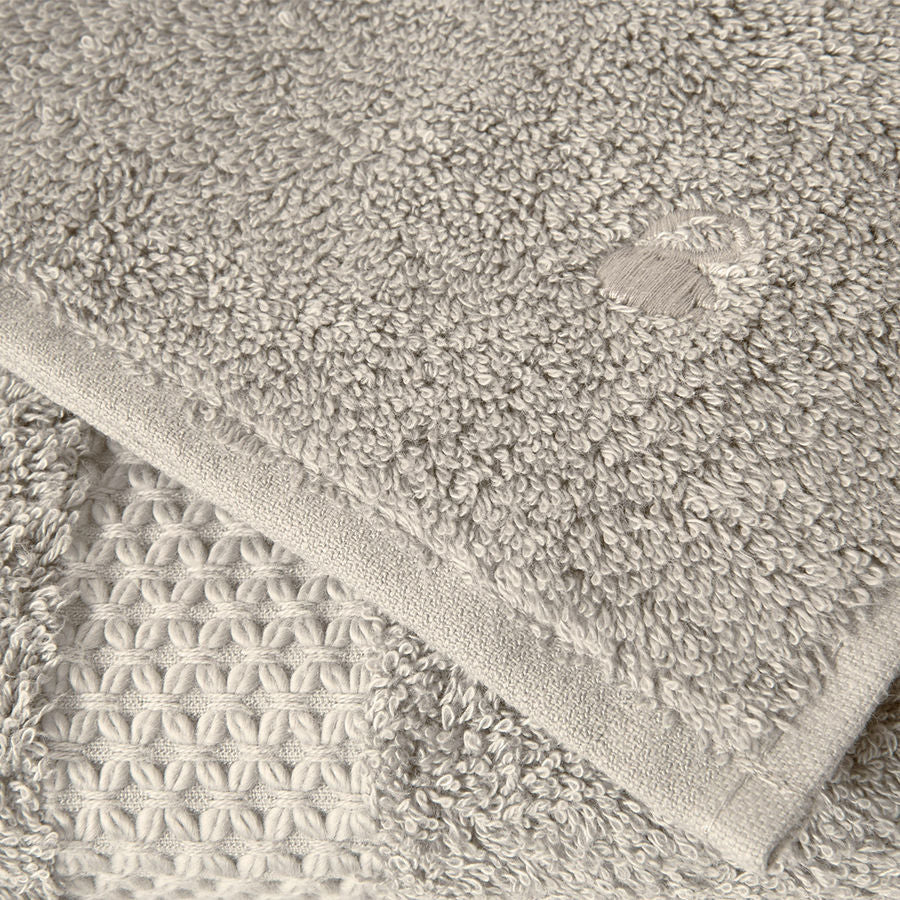 An image of Yves Delorme Etoile Guest Towel