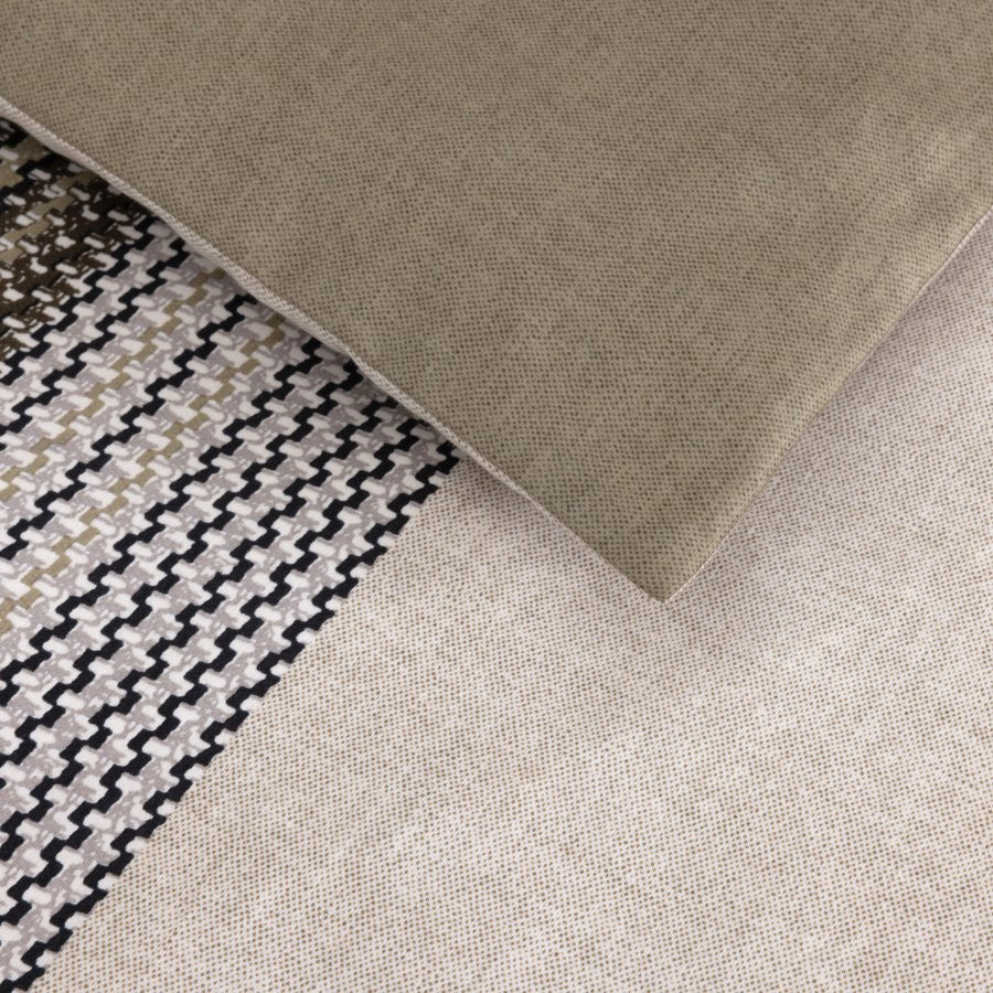 An image of Yves Delorme / Hugo Boss Modernist Stripe Duvet Cover