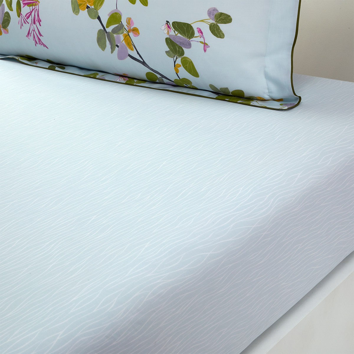 An image of Yves Delorme Luciole Fitted Sheet