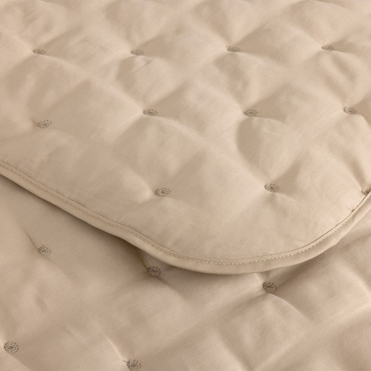 An image of Yves Delorme Triomphe Counterpane/Bed Runner