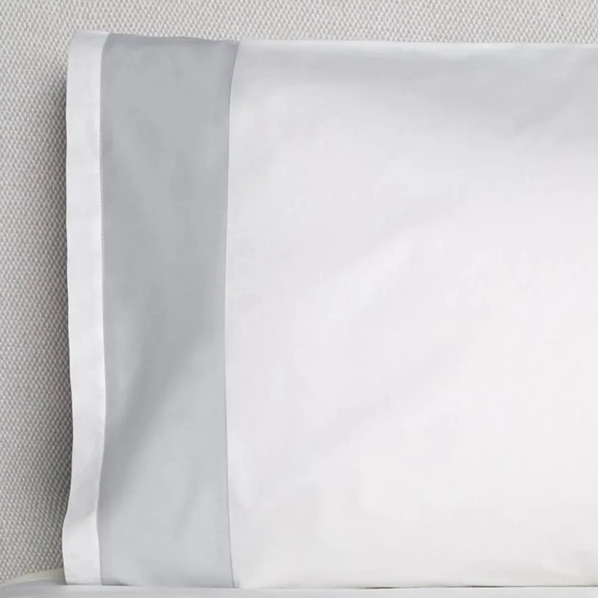 Sferra Casida Pillowcase in White/Lunar