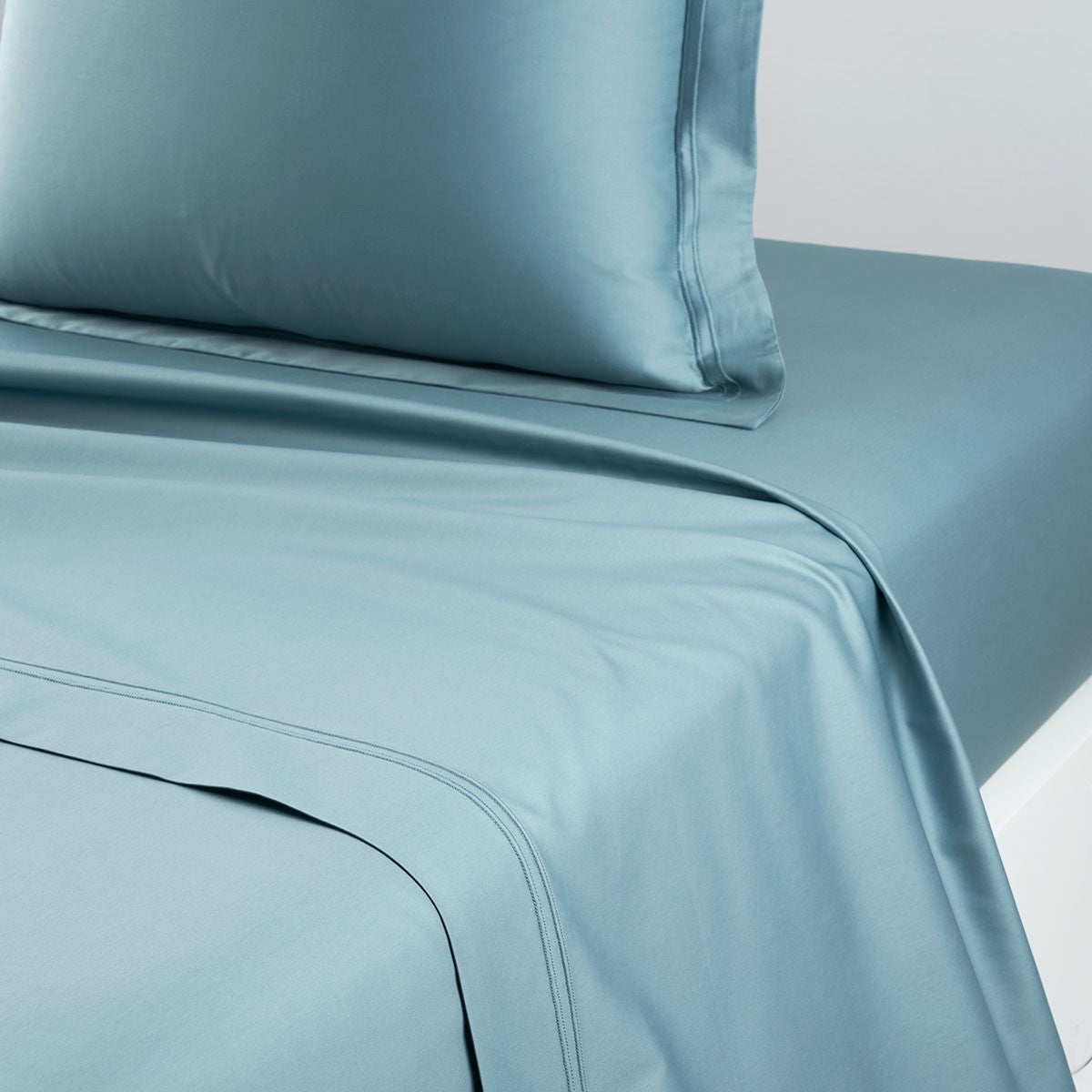 An image of Yves Delorme Triomphe Flat Sheet