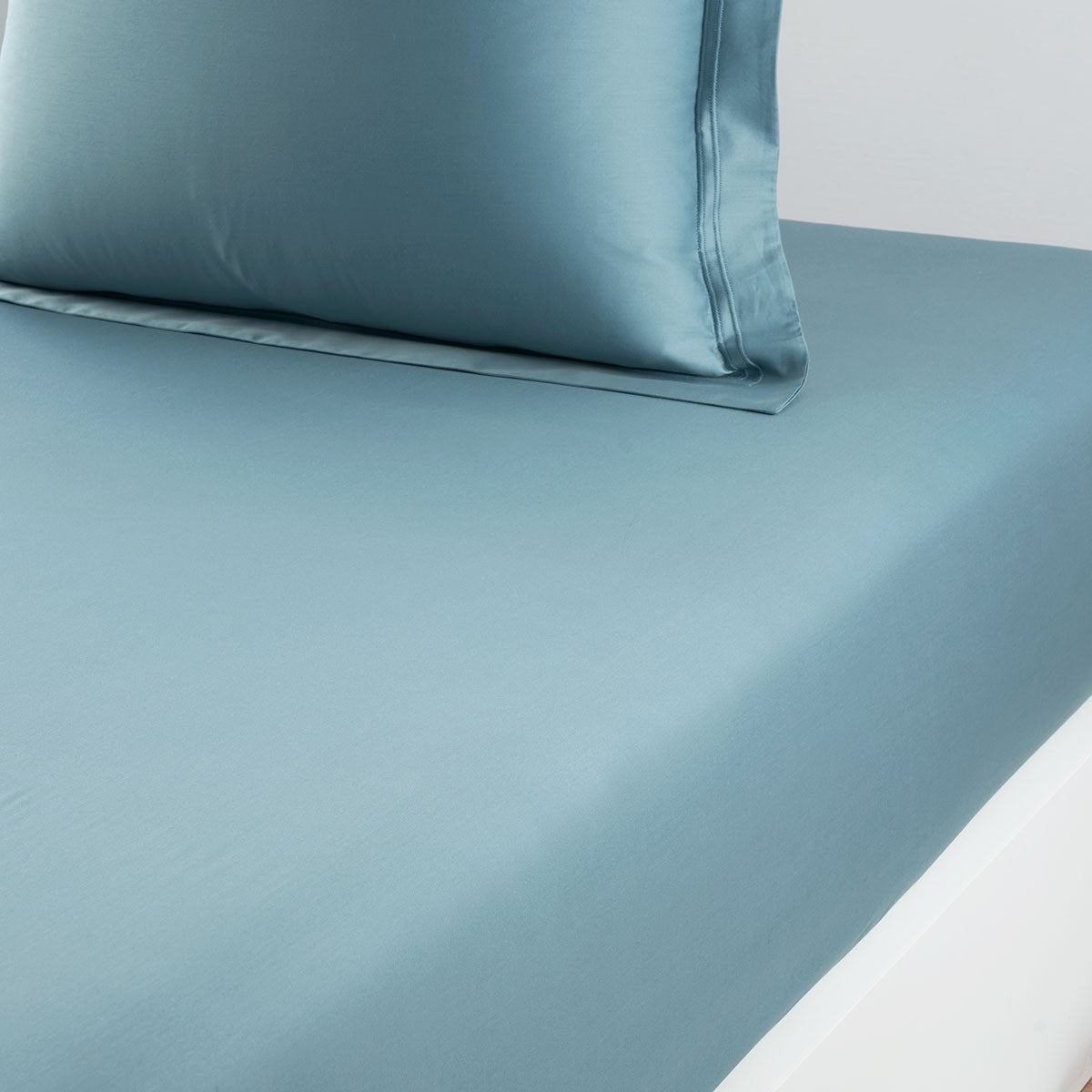 An image of Yves Delorme Triomphe Fitted Sheet