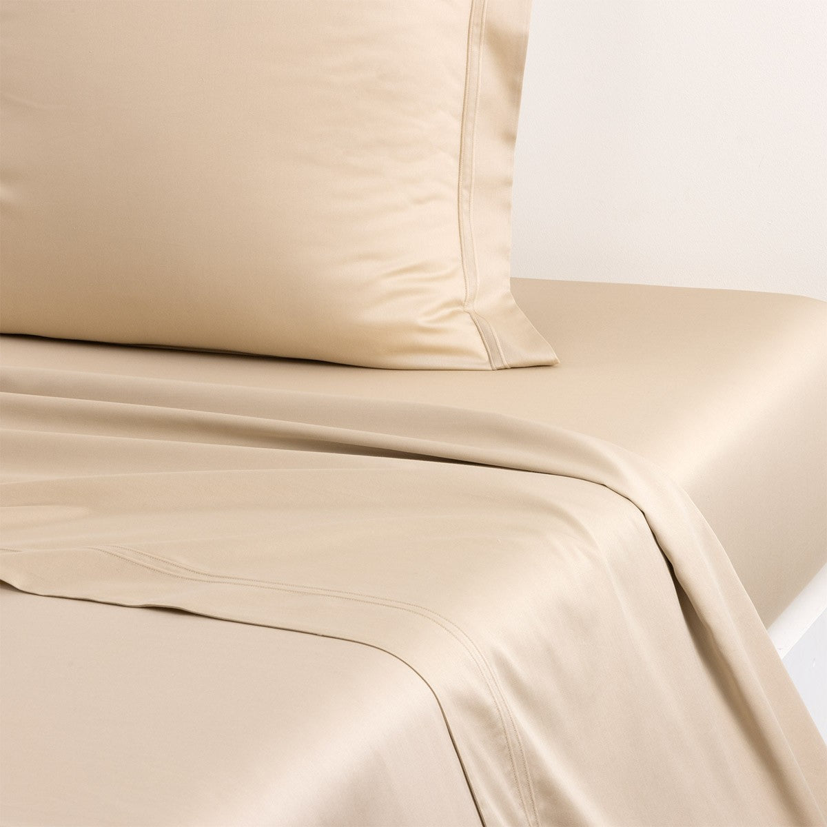 An image of Yves Delorme Triomphe Flat Sheet