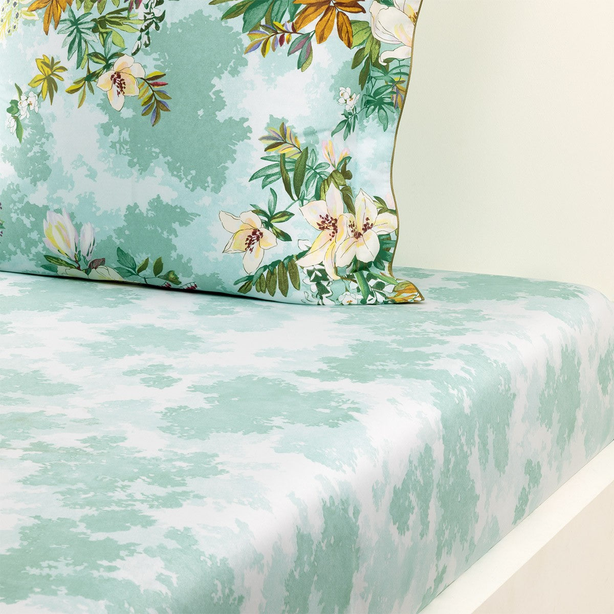An image of Yves Delorme Panorama Fitted Sheet