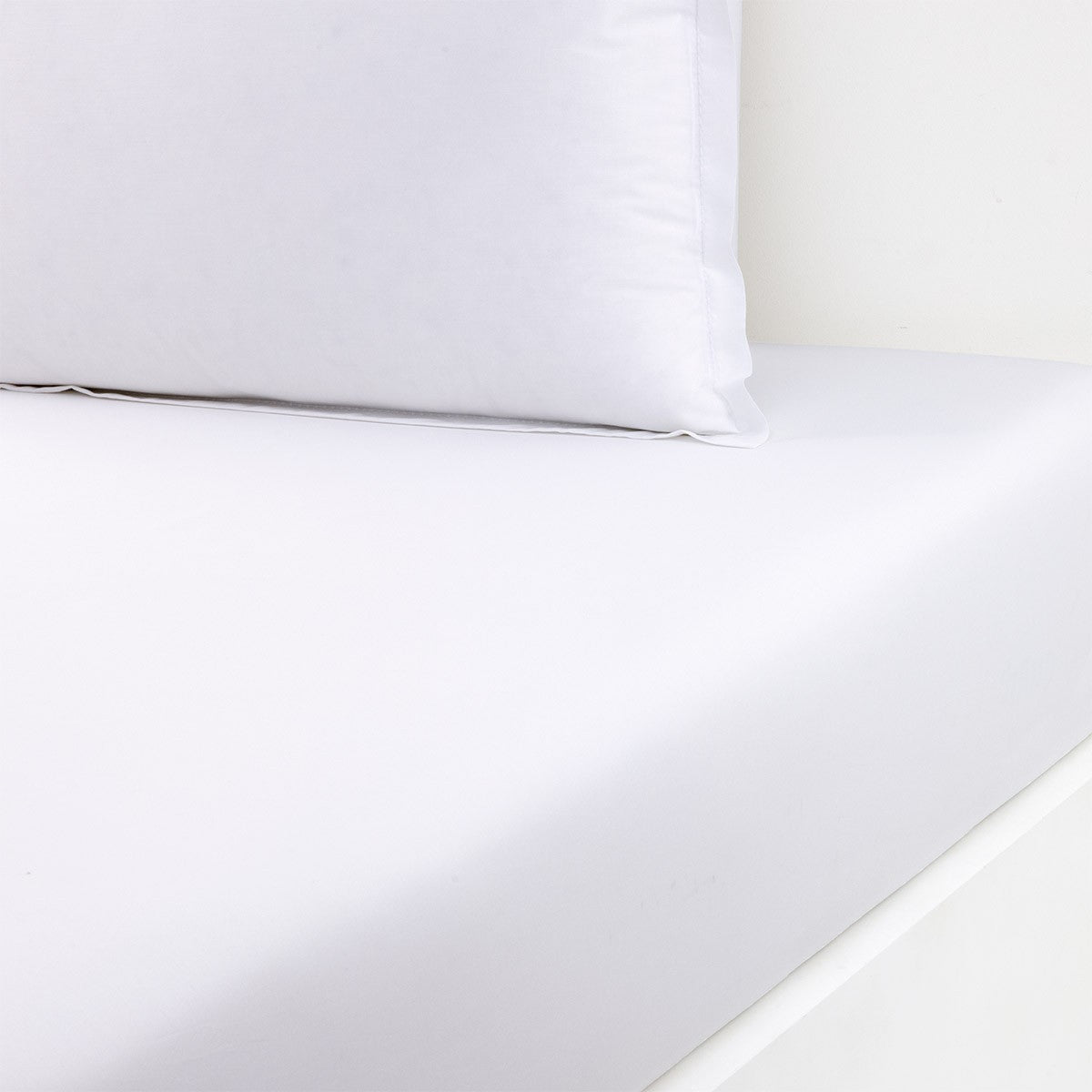 An image of Yves Delorme Batiste Fitted Sheet