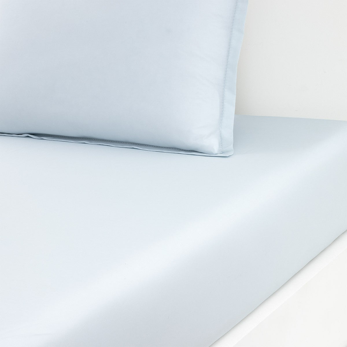 An image of Yves Delorme Batiste Fitted Sheet