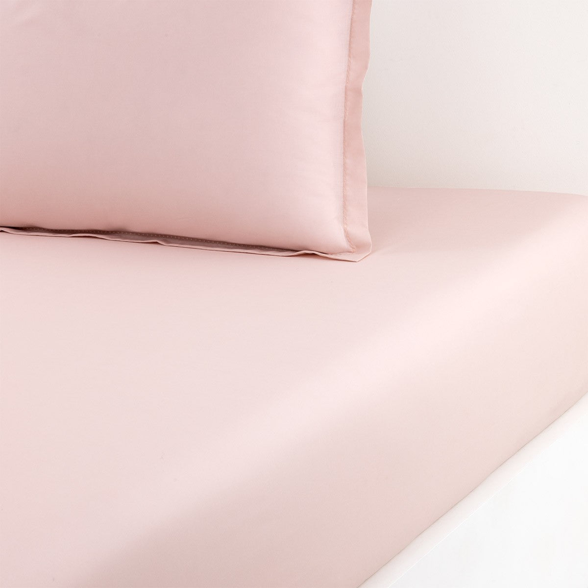 An image of Yves Delorme Batiste Fitted Sheet