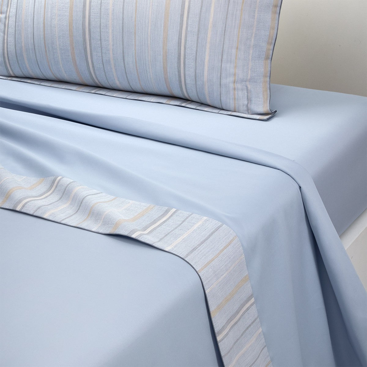 An image of Yves Delorme Ombree Flat Sheet