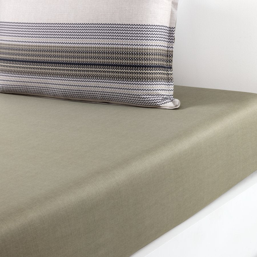 An image of Yves Delorme / Hugo Boss Modernist Stripe Fitted Sheet