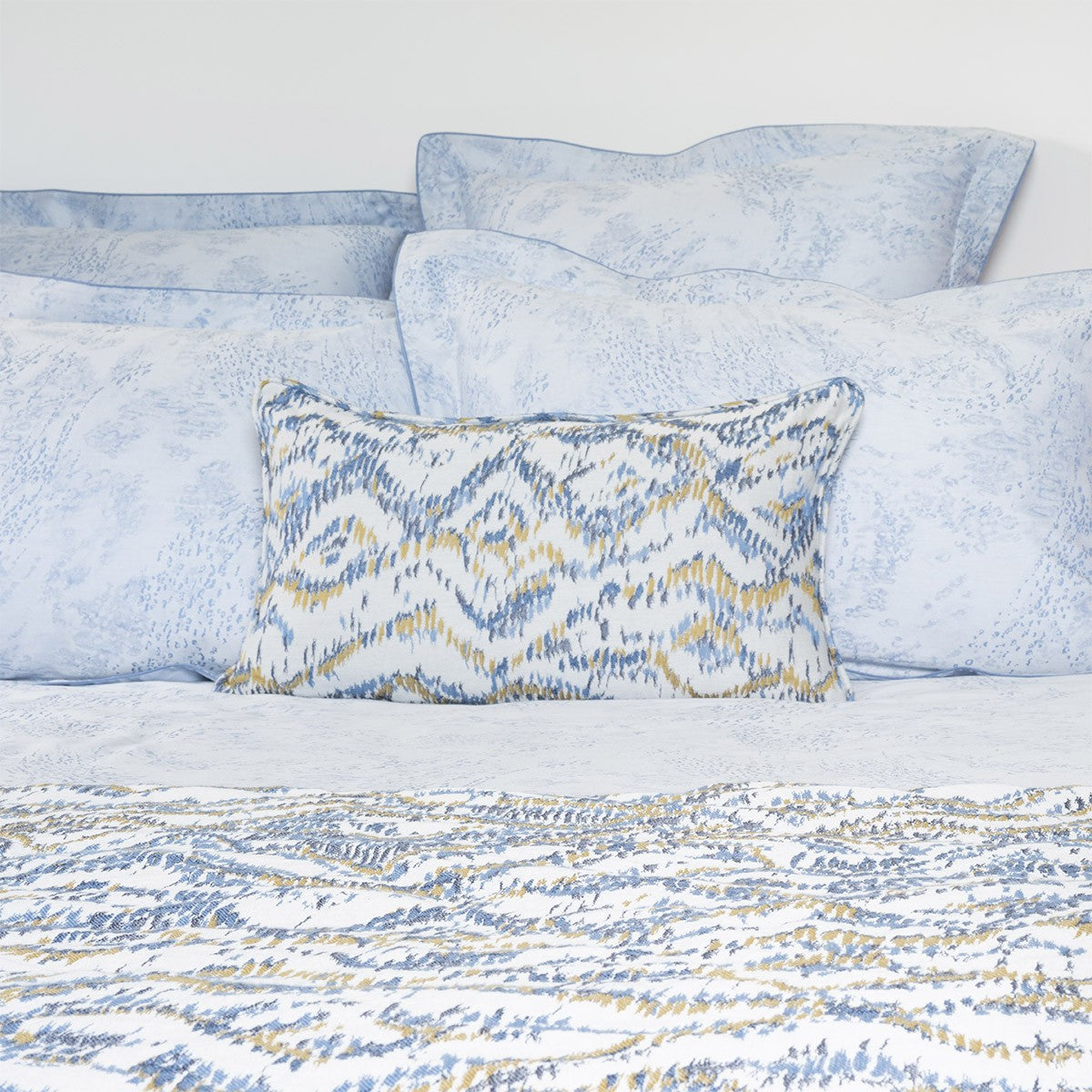 An image of Yves Delorme Ecumes Bed Runner