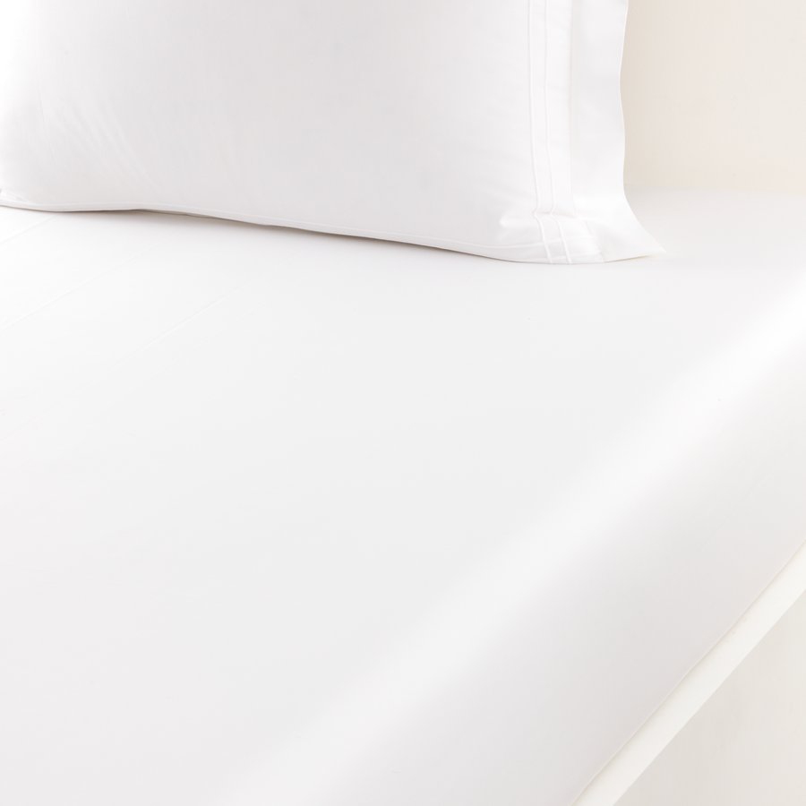 An image of Yves Delorme Triomphe Fitted Sheet