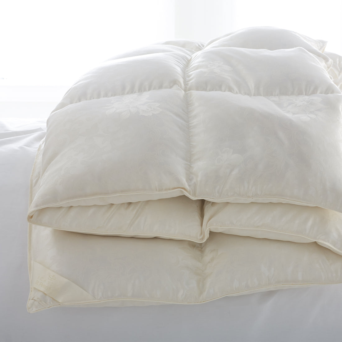 An image of Scandia Home St. Petersburg Comforter