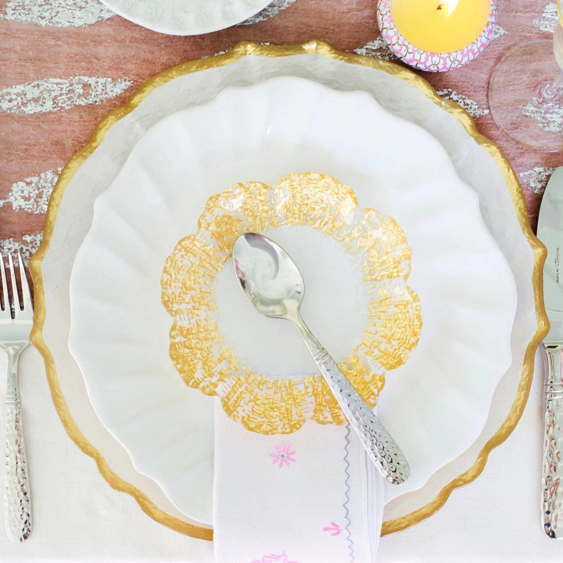 GH126043_Vietri_Incanto_Stone_Ruffle_Dinner_Plate_-_White_3.jpeg