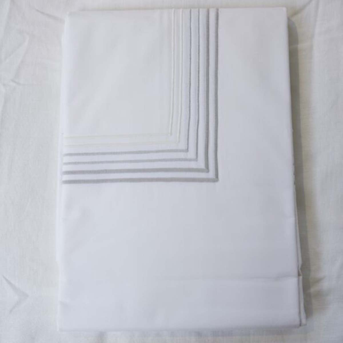 An image of Gracious Home 6-Line Embroidered Duvet Cover