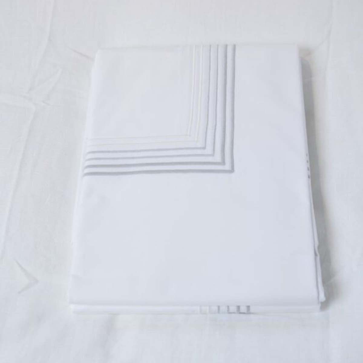 An image of Gracious Home 6-Line Embroidered Duvet Cover