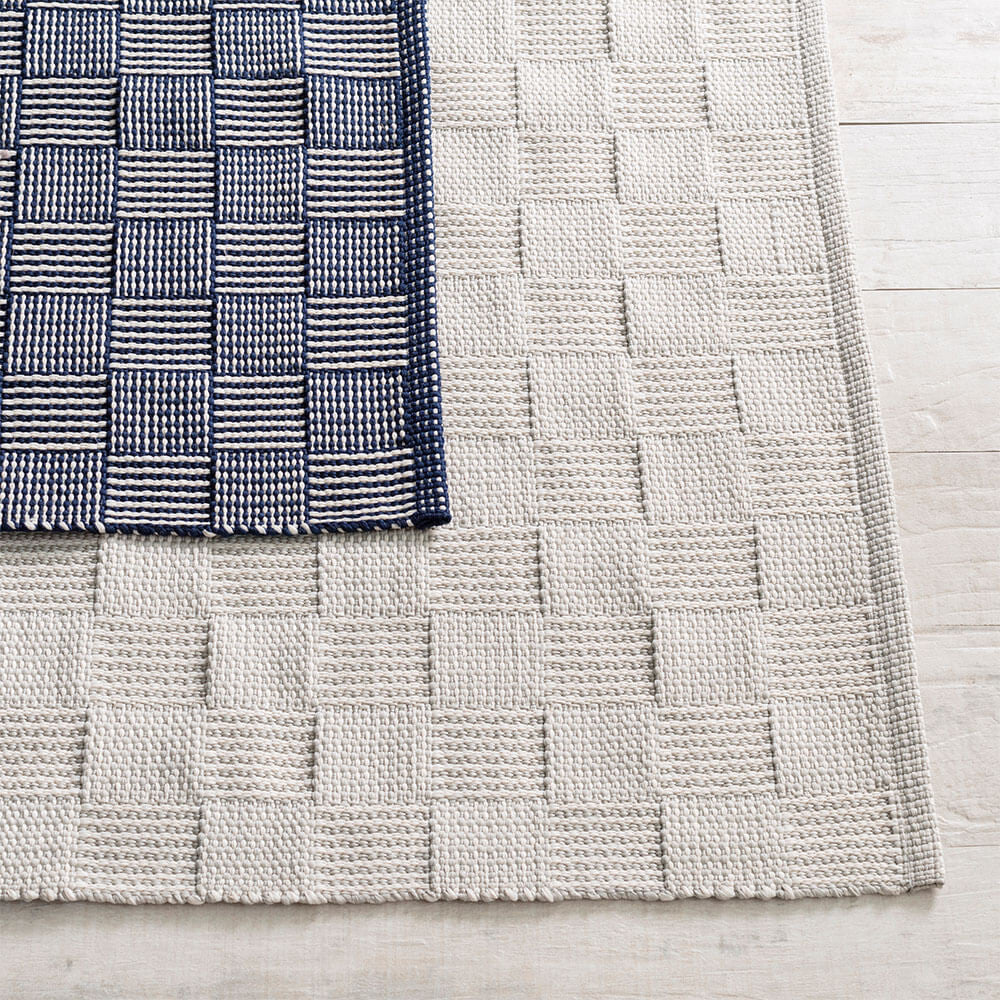 GH130209_Dash__Albert_Webber_Platinum_IndoorOutdoor_Rug_2.jpeg