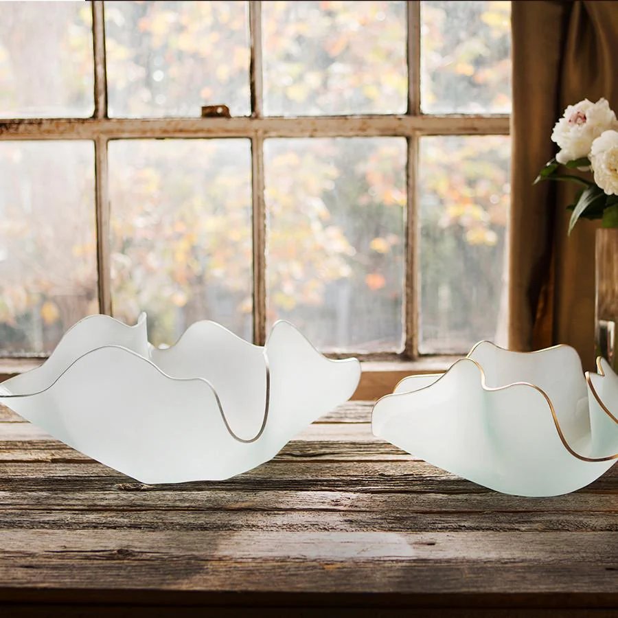 An image of Annieglass Anemone small frosted with gold trim