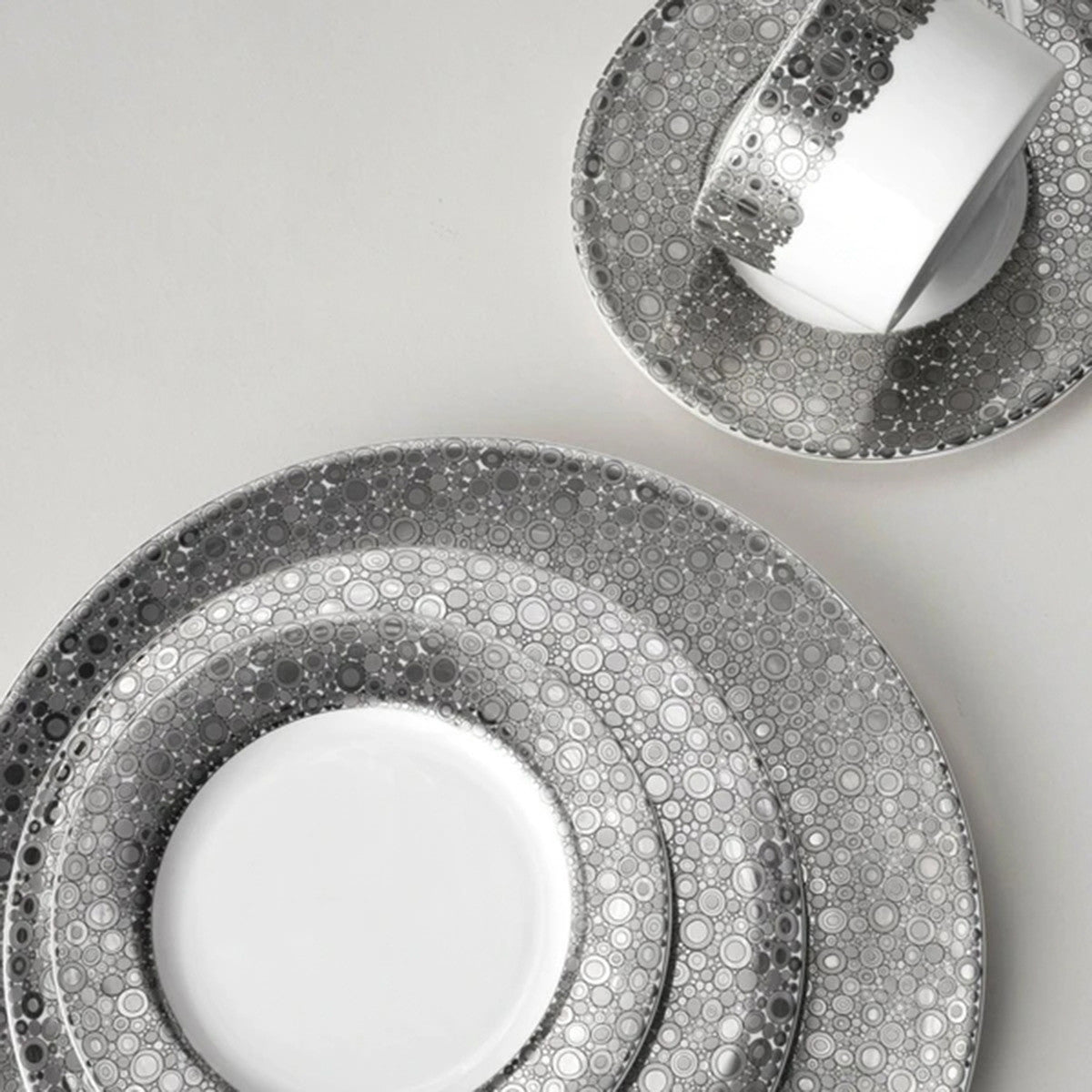 An image of Caskata Ellington Shine 5-Piece Place Setting
