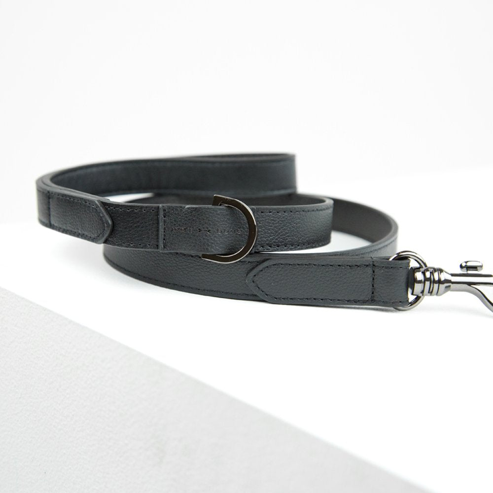 GH144213_Max-Bone_Black_Jewel_Jet_Leash.jpg