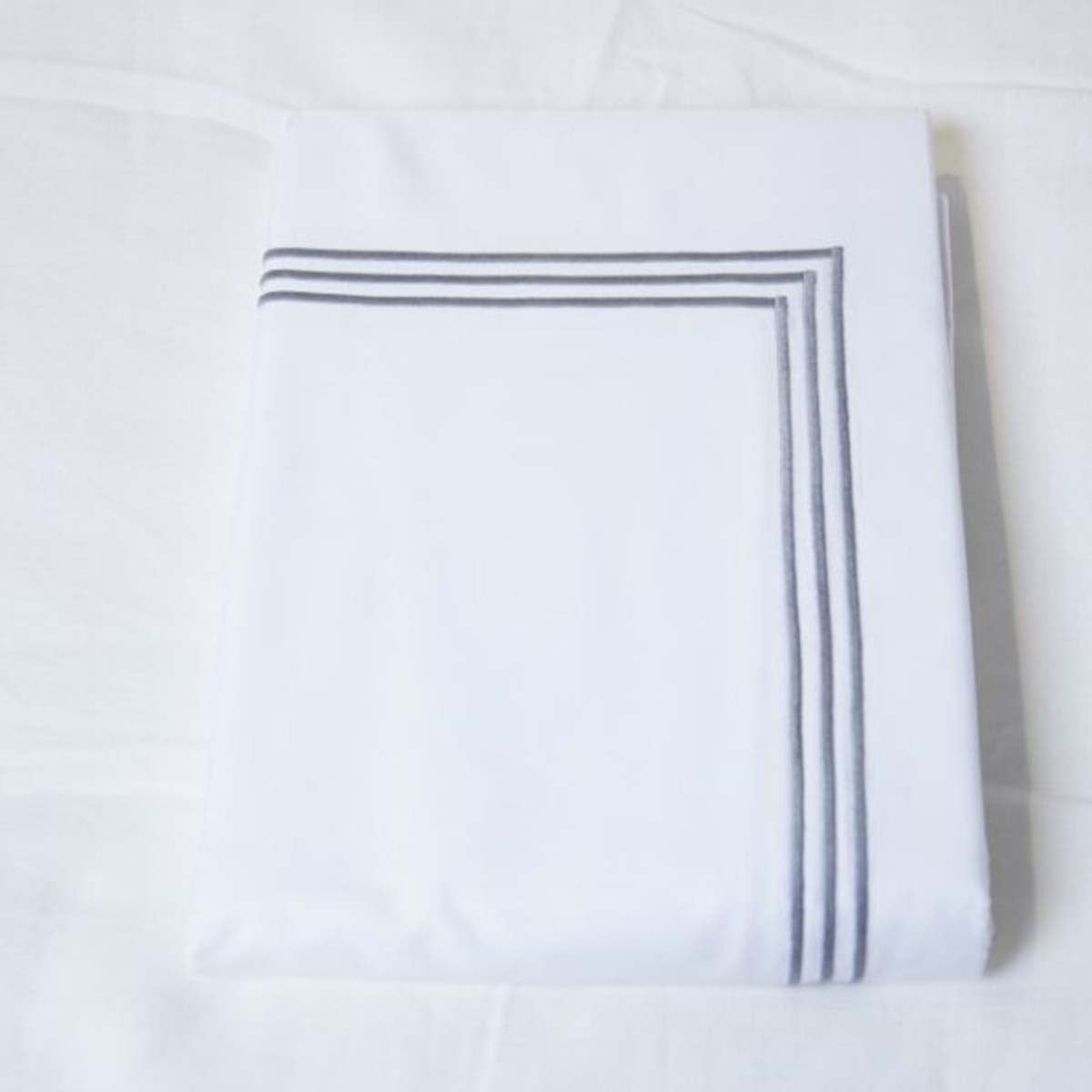 An image of Gracious Home 3-Line Embroidered Duvet Cover