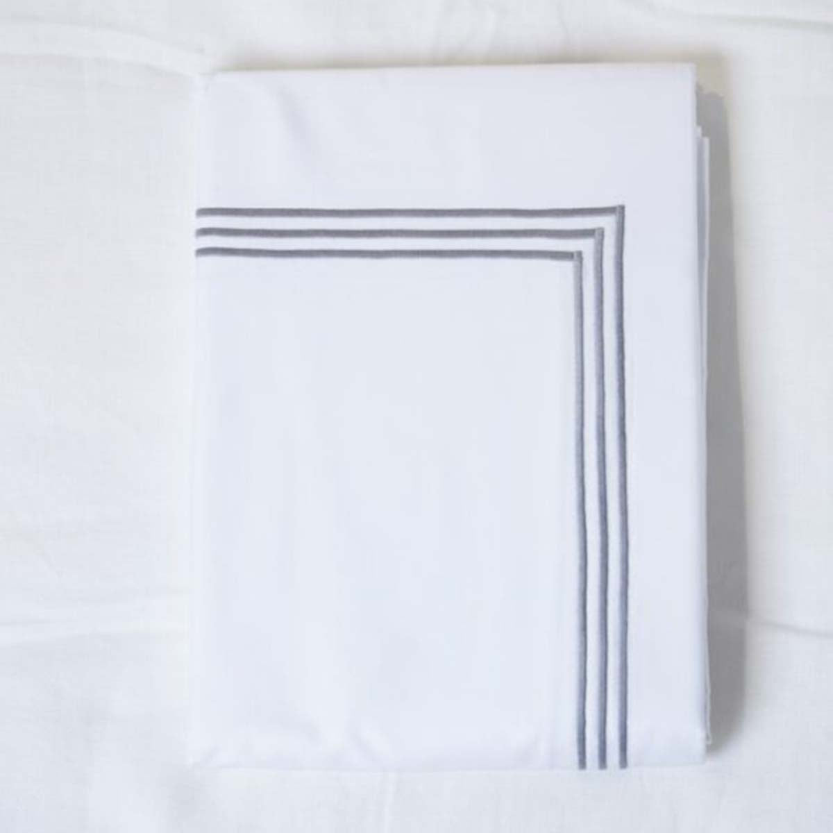 An image of Gracious Home 3-Line Embroidered Duvet Cover