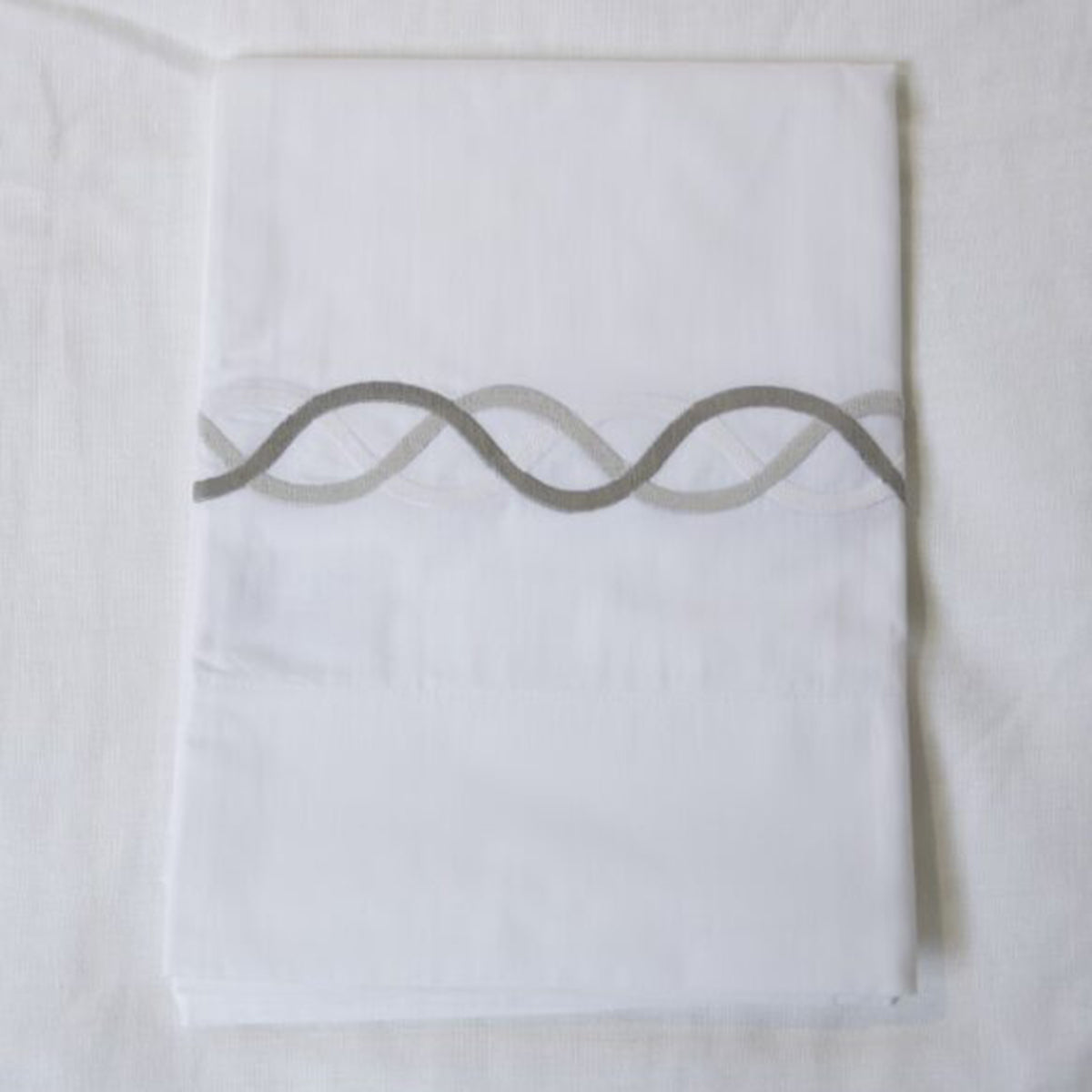 An image of Gracious Home Triple Chain Link Pillowcase