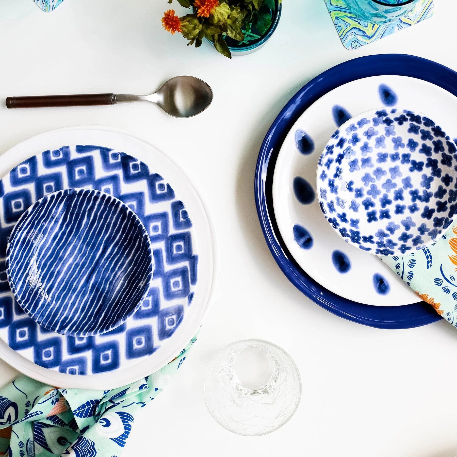 An image of Viva By Vietri Santorini Dot Salad Plate