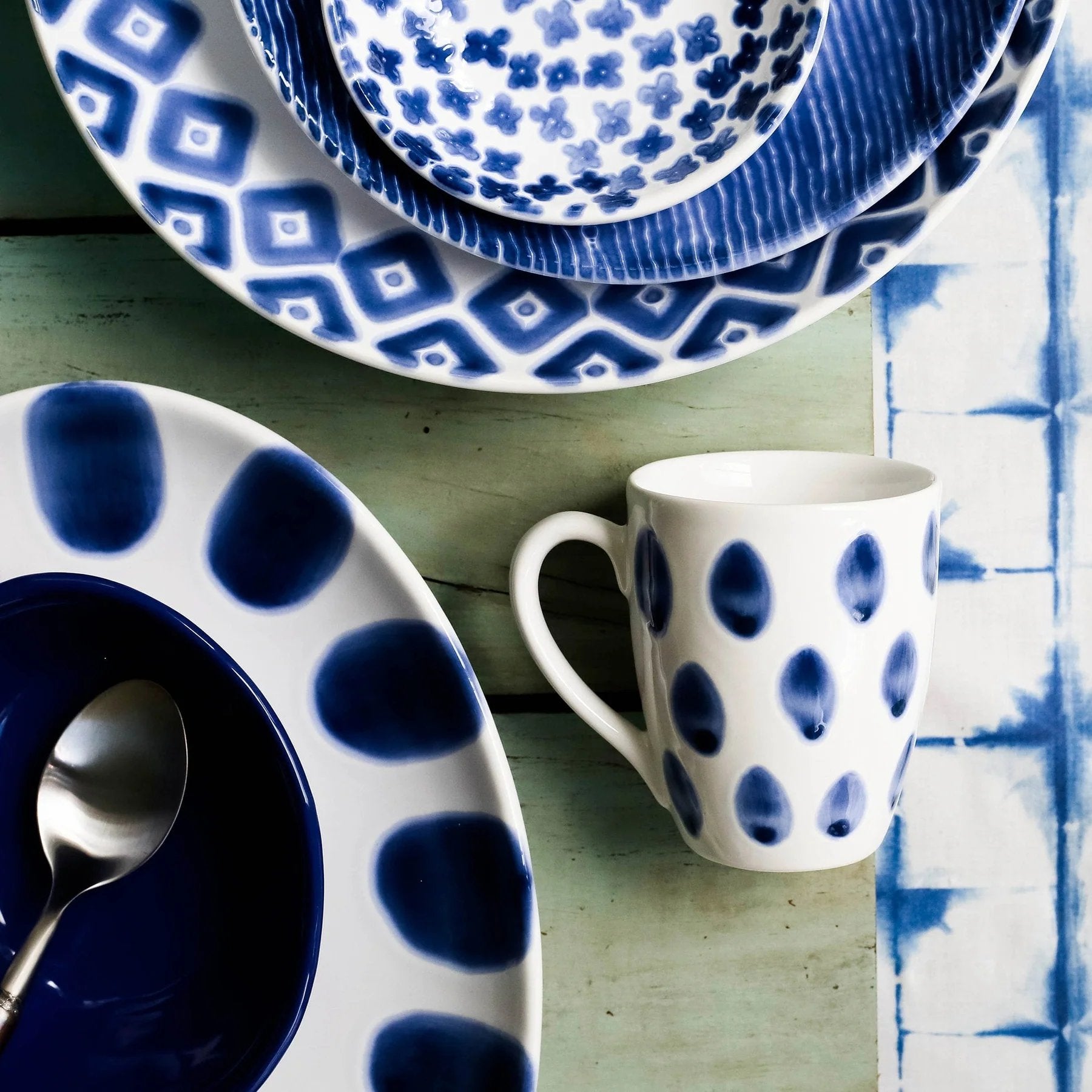 GH245817_Viva_By_Vietri_Santorini_Dot_Mug_2.jpeg
