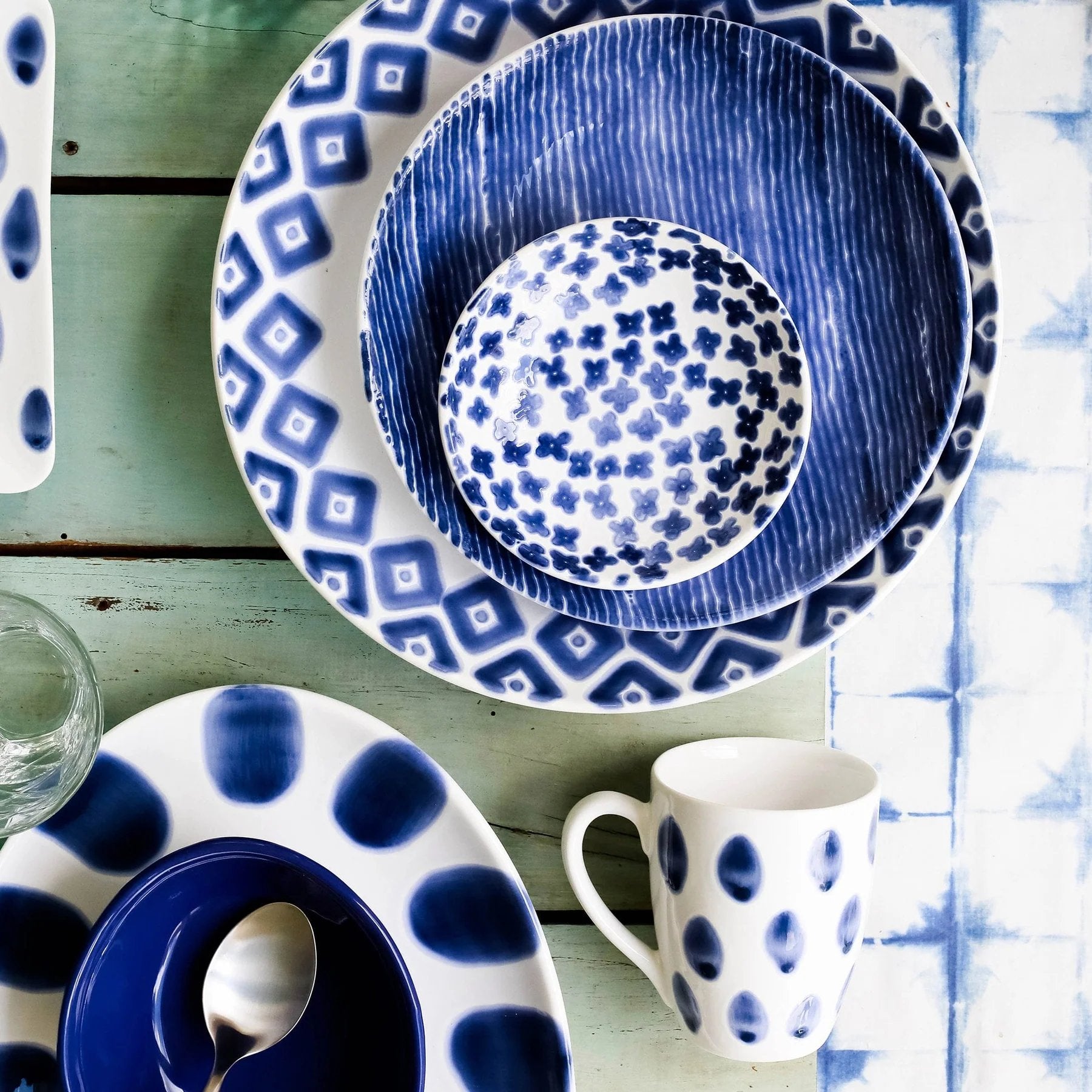 An image of Viva By Vietri Santorini Diamond Medium Serving Bowl