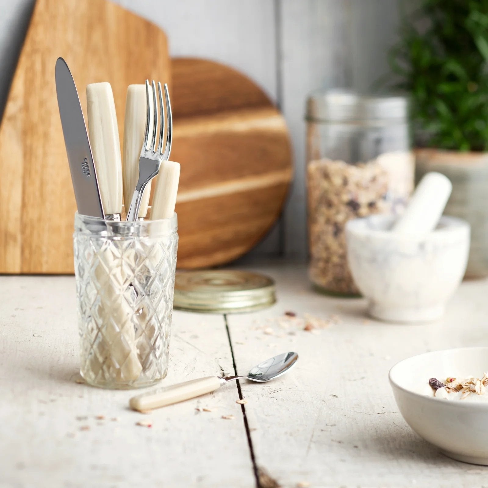 GH247304_Sabre_Djembe_Horn_5-Piece_Place_Setting_1.jpeg