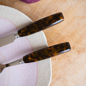 GH247305_Sabre_Djembe_Tortoise_5-Piece_Place_Setting_1.jpeg