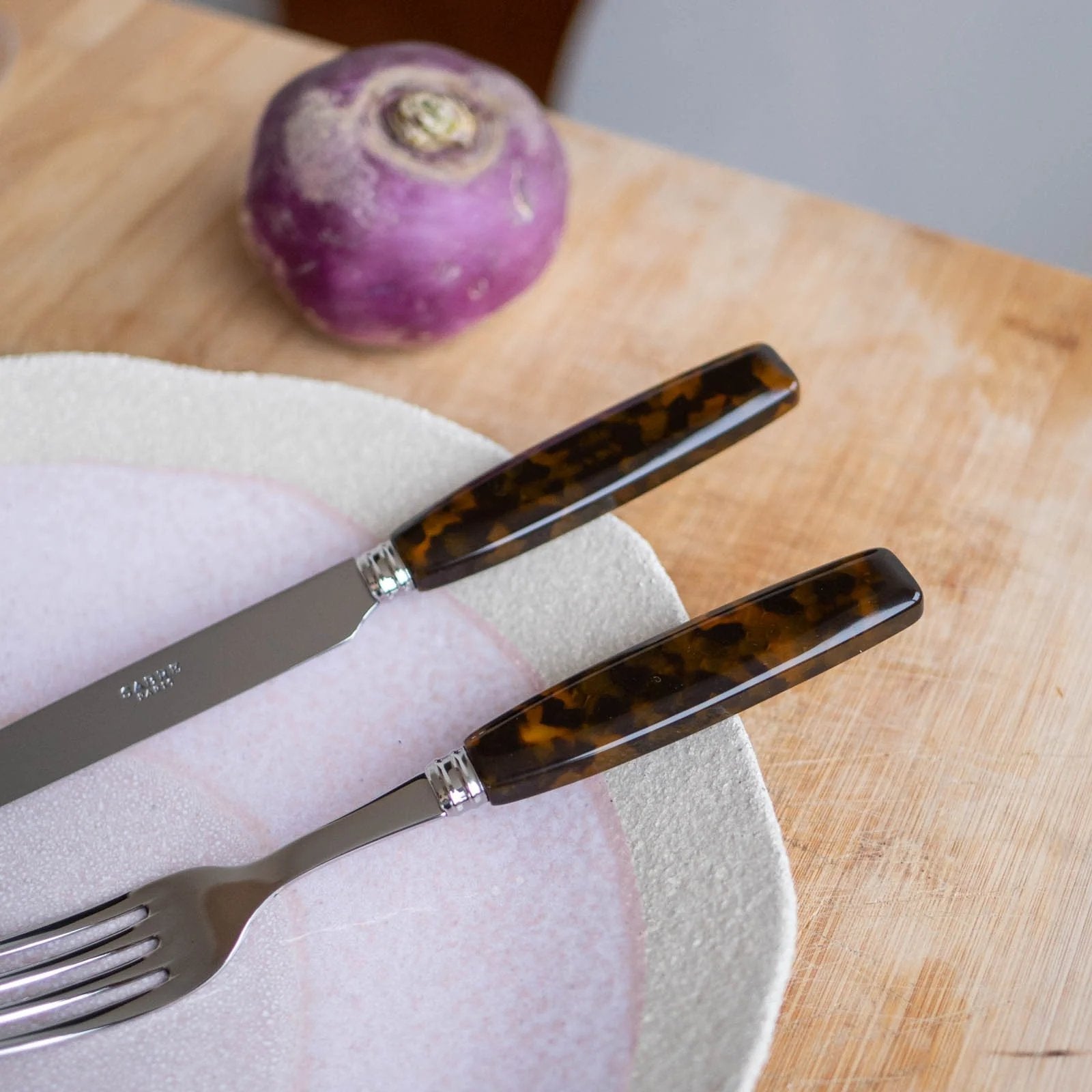 GH247305_Sabre_Djembe_Tortoise_5-Piece_Place_Setting_3.jpeg